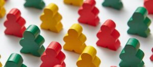 meeple game pieces in multiple colors: green, yellow, red. It's just decorative.